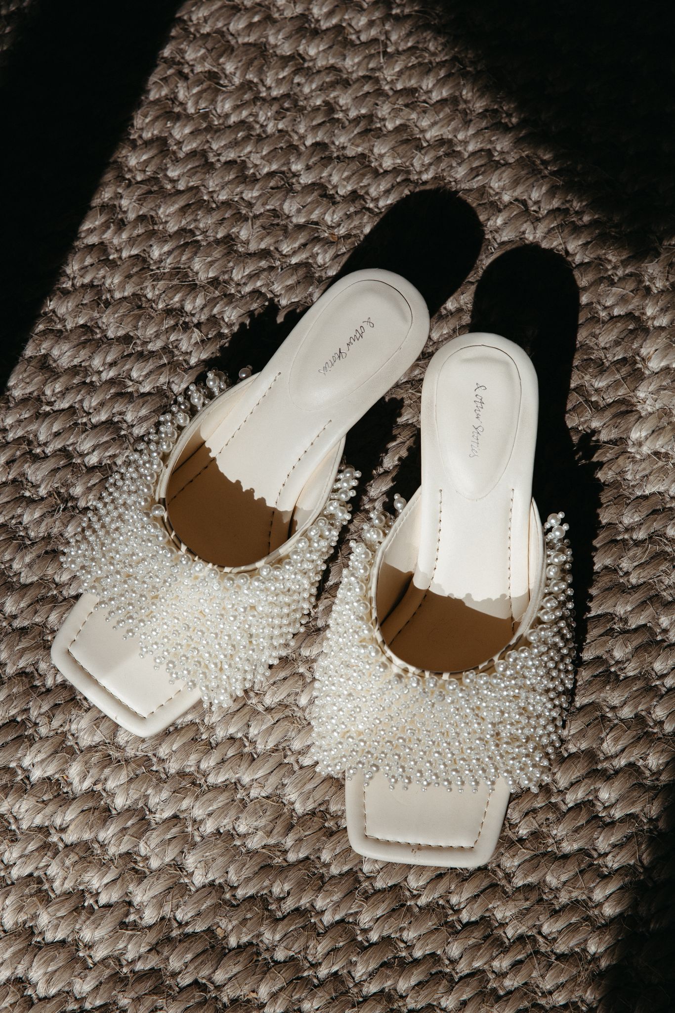 Elegant bridal shoes with pearls